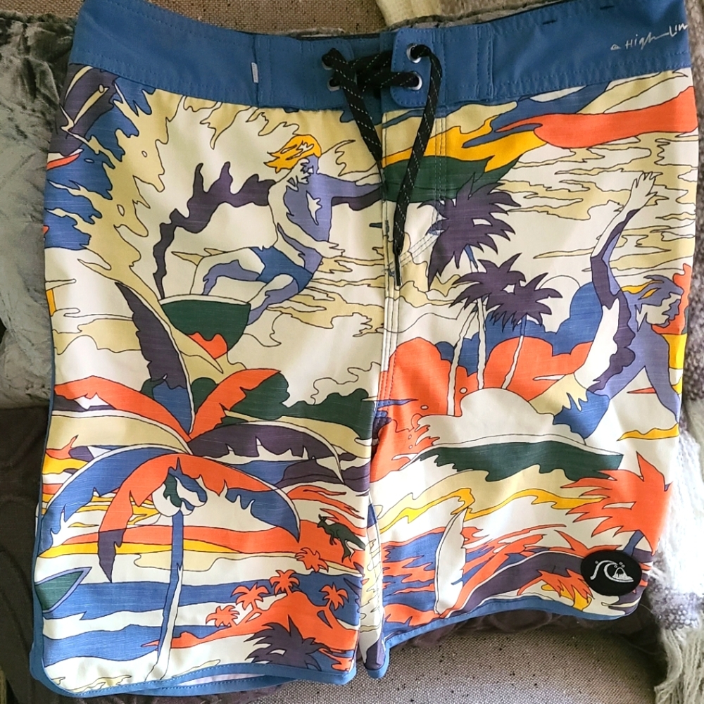 4 Pairs of Youth Boy's board shorts - Picture 3 of 8